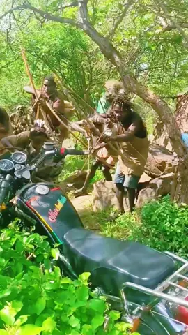 Hadzabe tribe bushmen saw motorbikes for the first time🤣 #hadzabetribe #hadzabe #hadzabelifestyle #hadzabetribe🇹🇿 #hadzabepeople 