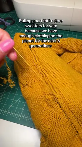 Reduce, reuse, recycle ♻️ #yarn #yarntok #yarnlovers #knit #knitting 