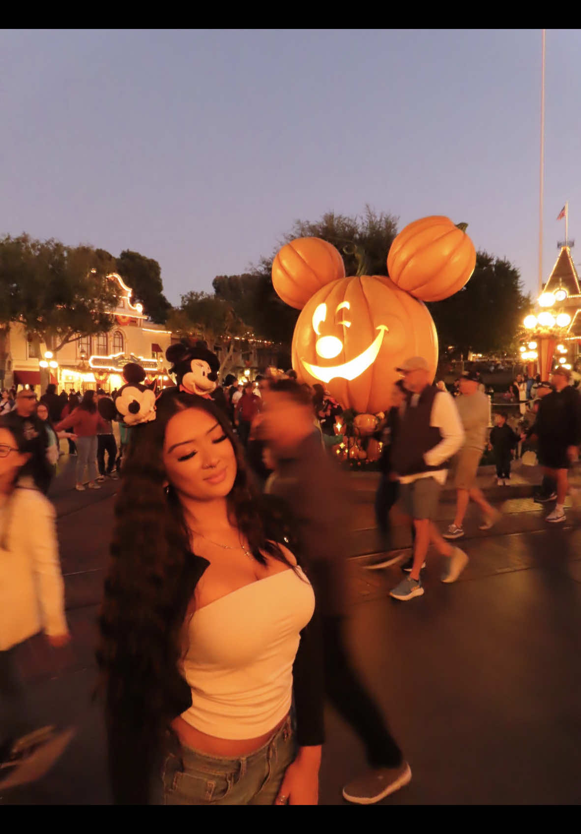 Lucky lucky girl 🌟🏹💛 || as much as I love Halloween time at Disney, I’m so excited for the winter holidays ❄️⛄️🎄 || #disney #disneyland #dca #disneyhalloween #disneyvlog #Vlog #fyp 
