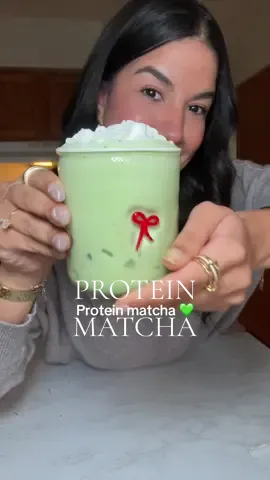 Fui influenciada por @Paola ☺️ queda delicioso! 💚 #matcha #matchatok #ceremonialmatcha #matchasunday #proteinmatcha 