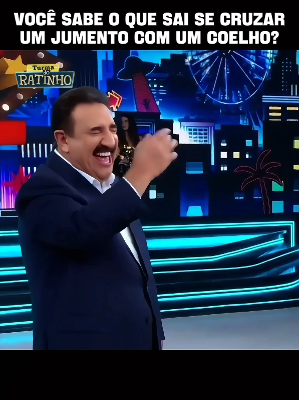 Você sabe o que sai se cruzar um jumento com um coelho? 😂 #TurmadoRatinho #SatosSbt #Ratinho #Piada 