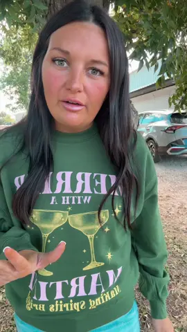 Everybody is merrier with a martini in their hand 🫶🏼😛 #christmas #martini #fyp #boutique 