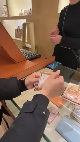 Concediamo prestiti da 3.000 a 800.000 euro a chiunque ne abbia bisogno. #italia #rome 