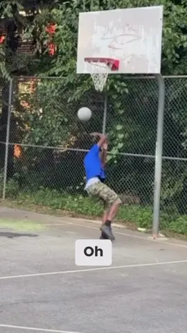 😂😂😂 (via Woody_selfmade/IG) #basketball #trickshot #funny #fail 