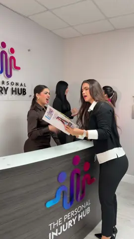 Cuando la manager te está escuchando 😆 @injuryhubofficial 