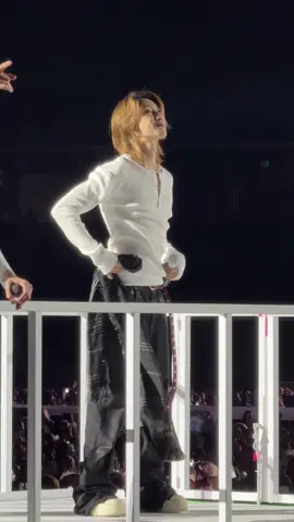 Ik it’s the light but he literally looked like he had a glowing aura around him irl 😭 #xuminghao #the8 #seventeen #minghao @SEVENTEEN 