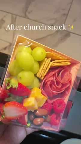 Quick, simple, easy & filling 💖 #cupcakeamour #blackbaker #charcuteriebox #church #blackownedbusiness 