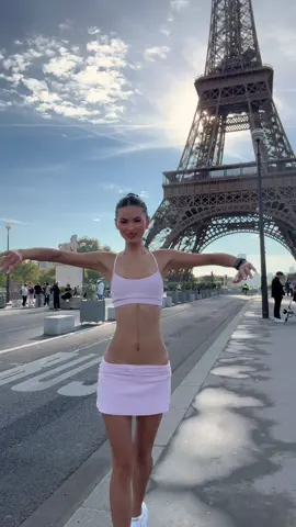No better feeling than running next to the Eiffel Tower 🥖🏃🏽‍♀️ ✨#marathon #Running #paris 