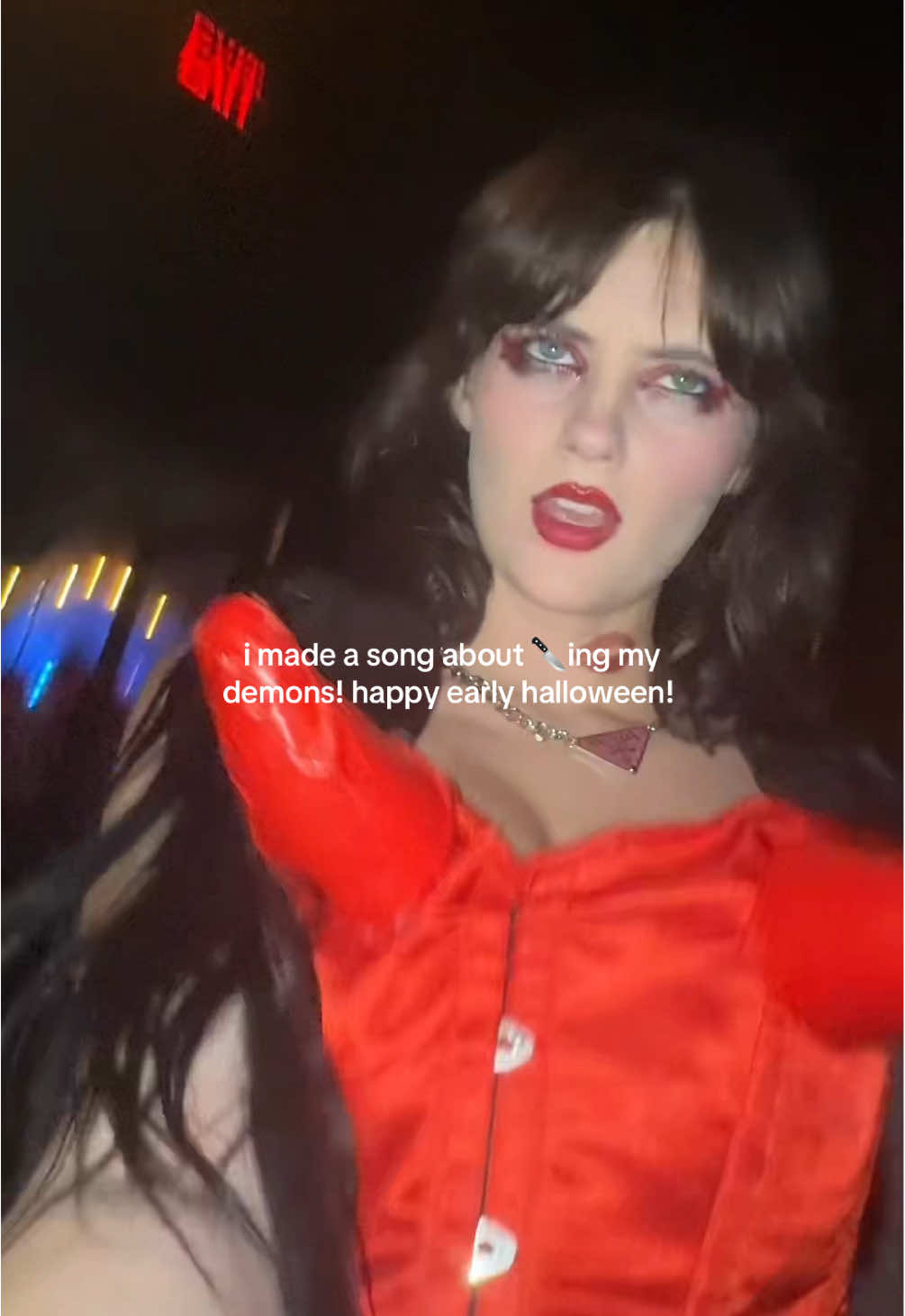 i’m dressed as the devil wears prada btw💋 #songwriter #originalsong #halloween #spooky #music 