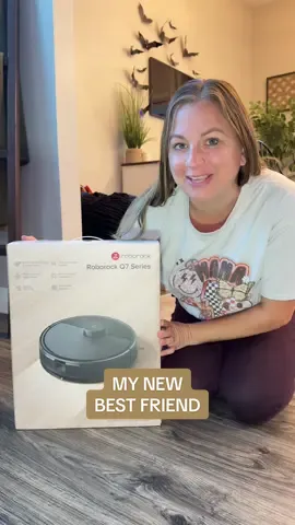 Meet Ruby. She’s a robot vacuum from @RoborockUS & I’m so excited for some help around the house cleaning up after all of these pets! Once she’s charged, let’s see if she’s gonna stick around. 😆 #robotvaccuum #cleaning #vacuuming #roborock #unboxing 