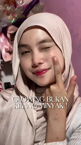 Oke tapi serius… ini tuh the real glass skin look! 🤍 Aku baru nemu moisturizer yang ringan banget tapi hasilnya glowing sehat — bukan kilang minyak 😭 Glow & Lovely Glassbright Ultralight Gel Cream ini beneran bisa kasih efek kaca instan tapi tetap lembap dan nyaman dipakai tiap hari 💧✨ Cocok banget buat kamu yang males skincare-an ribet tapi pengen kulit tetep kinclong dan cerah sehat 😍 Wajib banget cobain biar glowing kamu juga natural kayak ini 🤍 ✨ Cuss cobain sekarang juga ya bestie! @glowandlovely  #koreanglassskin #glassbright #skincare #glowandlovely