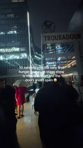 Maybe the show is actually the crowd instead?? #thehungergames #thehungergamesonstage 