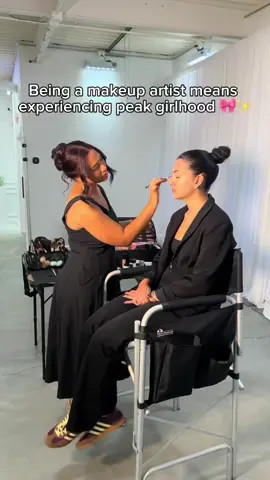 just a makeup artist in her girlhood era, living the dream fr 🤍 #makeuotutorial #tiktokmakeup #SmallBusiness #femaleentrepreneur #BeautyTok 