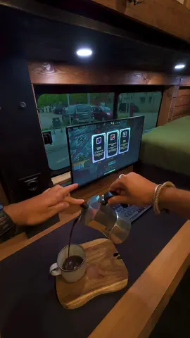 🎮 Día de lluvia dentro de mi furgoneta camper gaming! 🌧️  #vanlifegaming #camper #van #gaming #leagueoflegends 