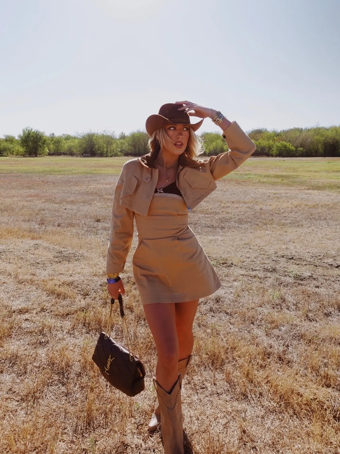 race day outfit by zemeta 🤎 #usgp #cota #f1community #fashion #fallstyle 