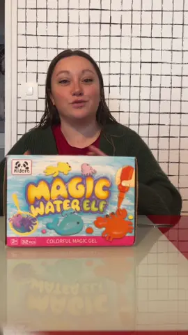 🎨✨ Découvre le Magic Water Elf ! ✨🎨 Le jeu magique et créatif qu’on voit partout en ce moment 👀💧 👉 12 gels de couleur 🌈 👉 12 emporte-pièces de formes différentes 🦄🌸🚗 👉 Et plusieurs sachets de solution pour refaire l’activité plusieurs fois sans tout racheter ! 🙌 Ce qui est top 💡 : 💦 Tu peux réutiliser l’eau — pas besoin de tout vider à chaque fois. 🧚‍♀️ Et tu peux conserver tes petits elfes dans une bouteille avec l’eau et la solution, pour les garder encore longtemps ! Un jeu interactif et ludique, parfait pour partager un moment entre parents et enfants 👨‍👩‍👧‍👦 👶 À partir de 3 ans, toujours sous la surveillance d’un adulte. Et en ce moment, il est en promo sur TikTok Shop 🔥 Franchement, c’est un incontournable — tout le monde en parle ! 😍 💫 Magic Water Elf, la magie prend vie dans l’eau ! 💧✨ #tiktokshop #viralvideos #pourtoii #magicwaterelf #elf 