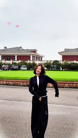 Girl dancing gently 💐#dance #happydance #fyp #dancechallenge #trending 