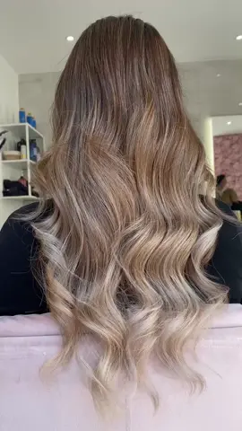 #CapCut ✨ Envie d’apporter de la lumière à vos longueurs ? Découvrez l’ombré hair sur-mesure signé BeautyDream ! 💇‍♀️💫 Un effet naturel, lumineux et tendance pour sublimer vos cheveux en douceur. 📍Salon situé à Drancy – réservez votre transformation dès maintenant ! #OmbréHair #HairTransformation #BeautyDream #blondehair 