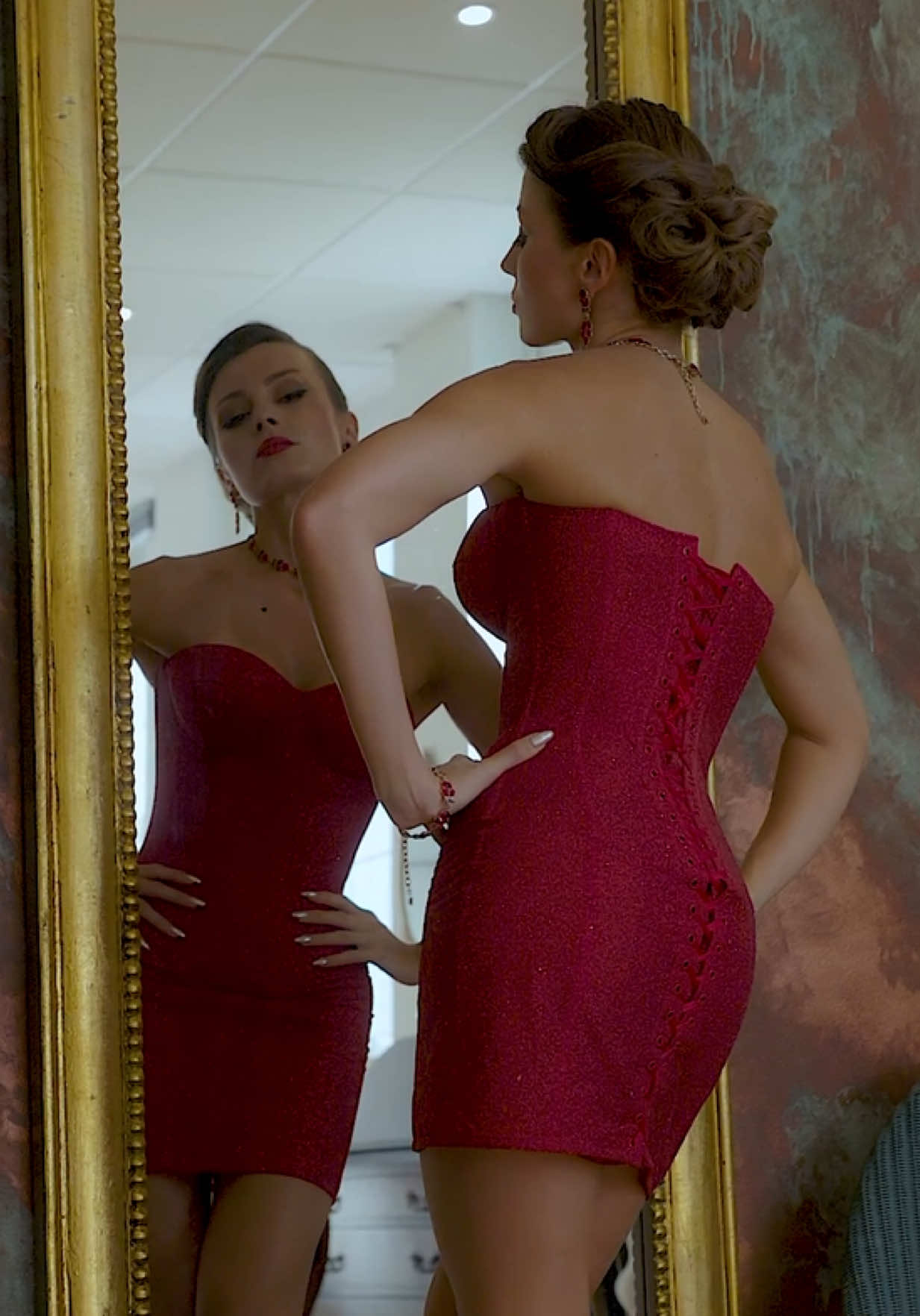 Thank you for hair @bespokehairspecialist 😍 Wearing @Statnaia Corsets  #photoshoot #fashiontiktok 