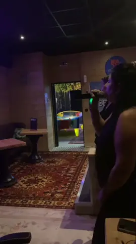 Quand j'accompagne une dame dans un karaoké  #prtoi #chant #karaoke #larafabianofficial  #bff  @BFF Chambéry 