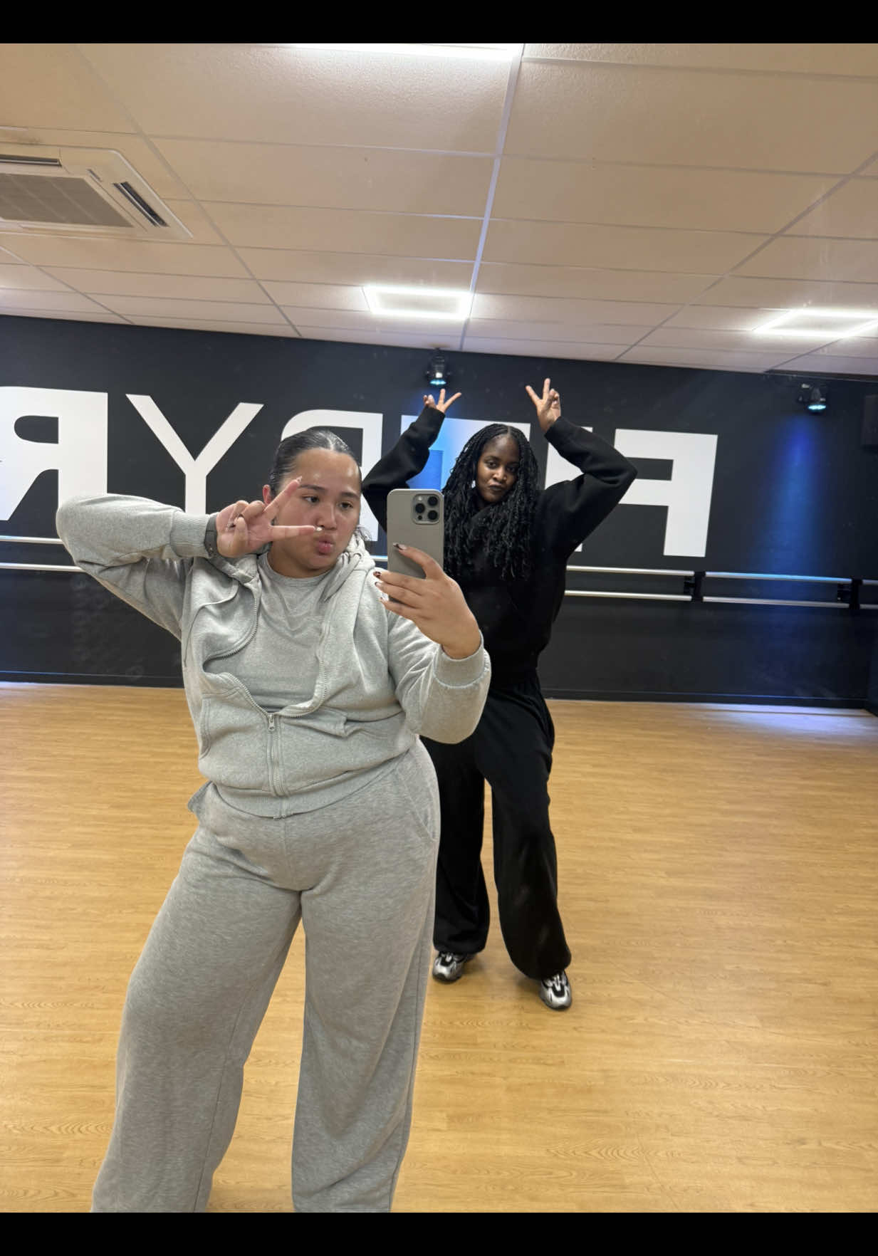 We are still folding our clothes @Kehlani  Dc @Gandarra  #folded #dancetrend #fyp #voorjoupagina #dancer 