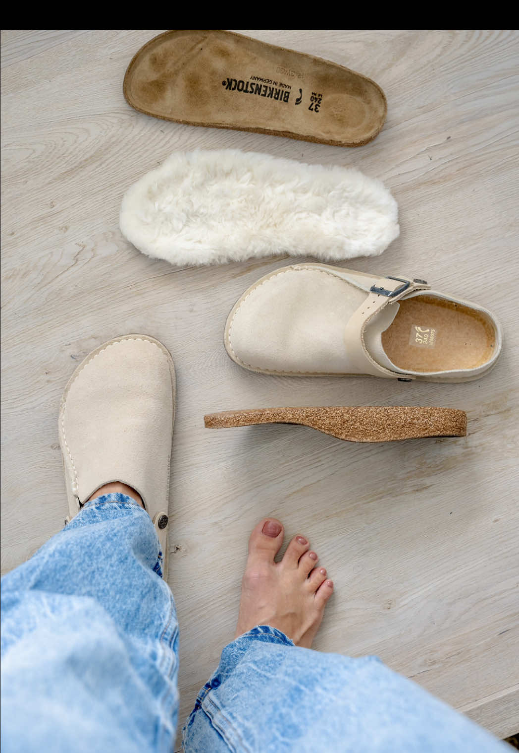 ✂️ How to make your Birkenstock clogs more foot-friendly. These Lutry clogs already start out with a foot-shaped toe box, and once you pop out the cork insole (that thankfully isn’t glued in), you’re left with a zero-drop, and very flexible clog.  These are easily doable as a DIY. I share my tips on sizing, as where as the wool and sheepskin insoles I used to replace the cork. Head to the Barefoot Shoe Guide for step-by-step instructions, as well as a list of more barefoot clogs. #barefootshoes #birkenstock #clogs