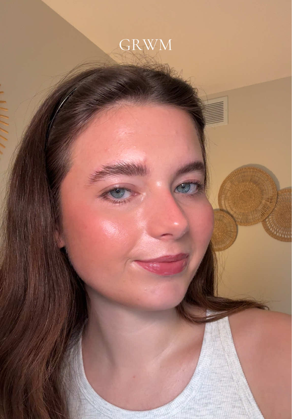 Happy Monday 💗 @L’Oréal Paris @Saie @Anastasia Beverly Hills @e.l.f. Cosmetics @NYX Professional Makeup @Versed Skin @Minori Beauty @mcobeauty us @MCoBeauty @makeupbymario @Fenty Beauty @Kosas #grwm #makeup #makeuptutorial #glowymakeup #microinfluencer 