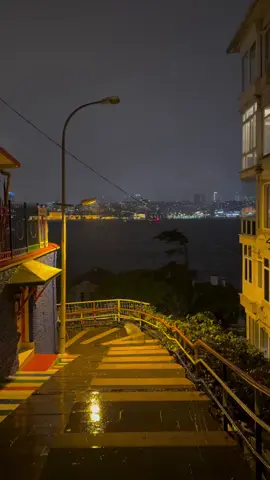 أسطنبول الان تحت المطر#Türkiye #Dudakların #تركيا🇹🇷اسطنبول #istanbul 