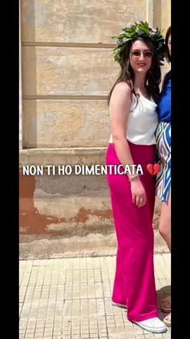 Non ti ho dimenticata,ho solo deciso di amarmi.  Per anni mi sono odiata,ho odiato il mio corpo,ho odiato guardami allo specchio.  Un giorno poi ho detto basta,basta perché volevo ritornare sui miei passi,ad amarmi,a piacermi,ad avere una forte fiducia che non ho mai avuto ❤️ #fiduciainsestesse #fiducia #amarsi #passato #amaresestessi 