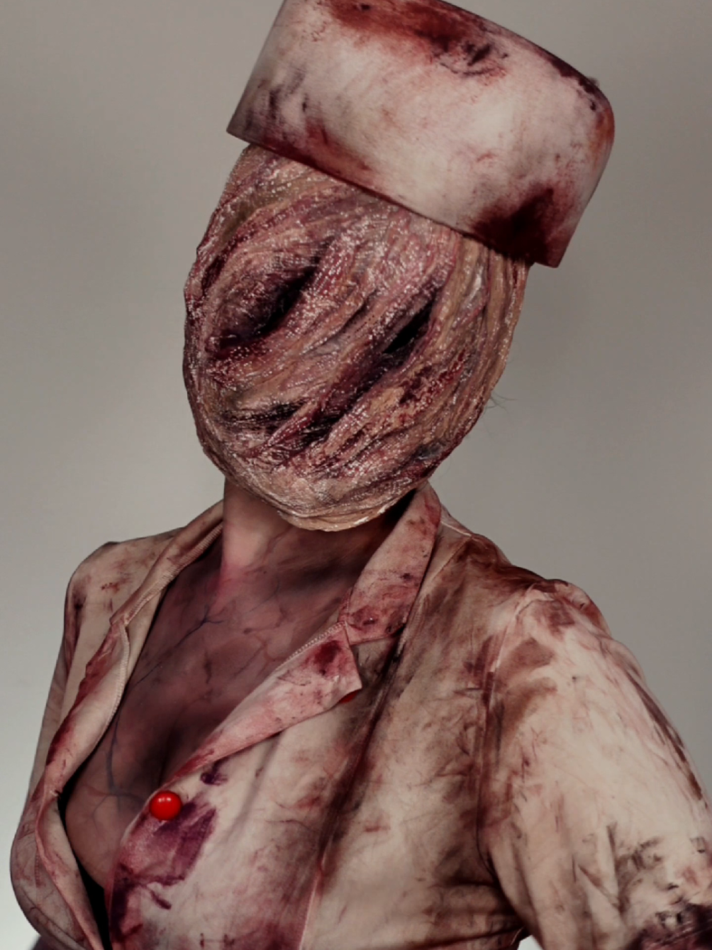 halloween ideas for the baddies 💅 also this remix is CEMENTED into my brain atm #cosplay #halloween #silenthillnurse #silenthillcosplay #silenthill 