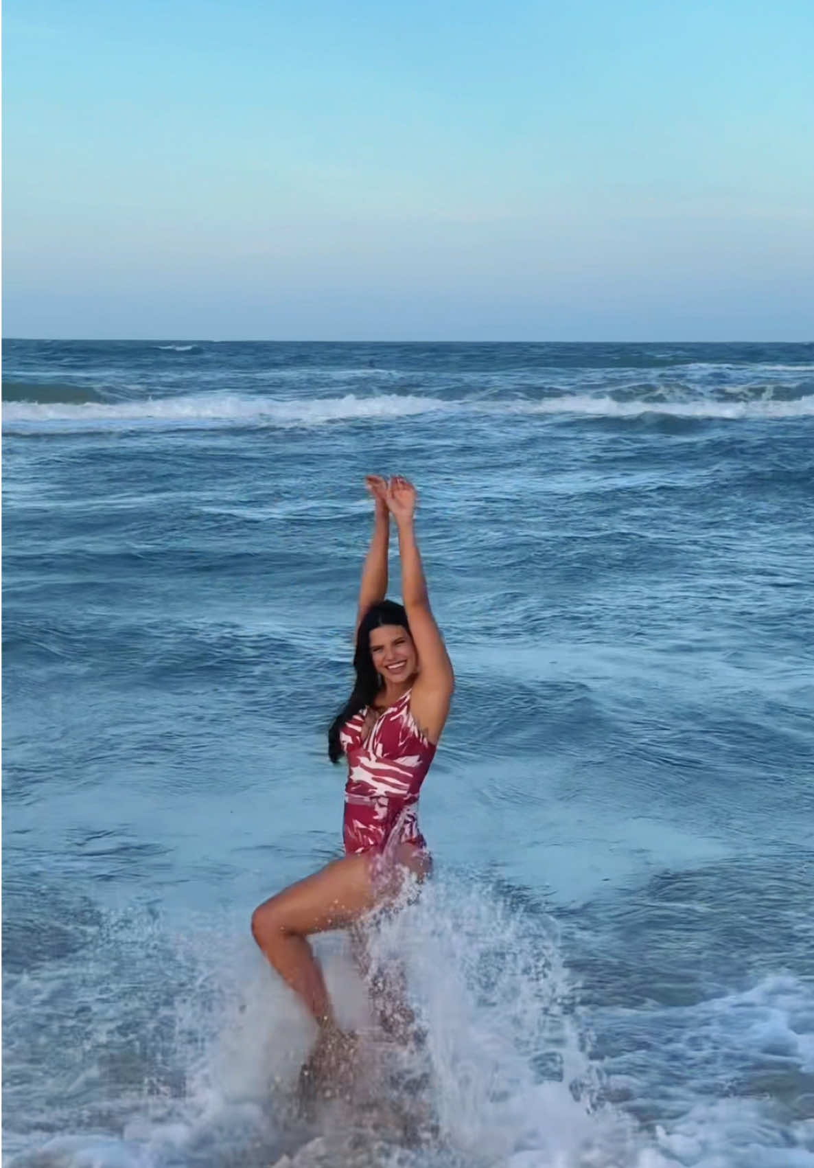 Conforto e sofisticação unidos no nosso maiô sainha 💚✨ Perfeito pra Cauipear com leveza por aí ☀️🏝️ 🔗Garanta já o seu! #levezatododia #resort #foryoupage #praia #look 