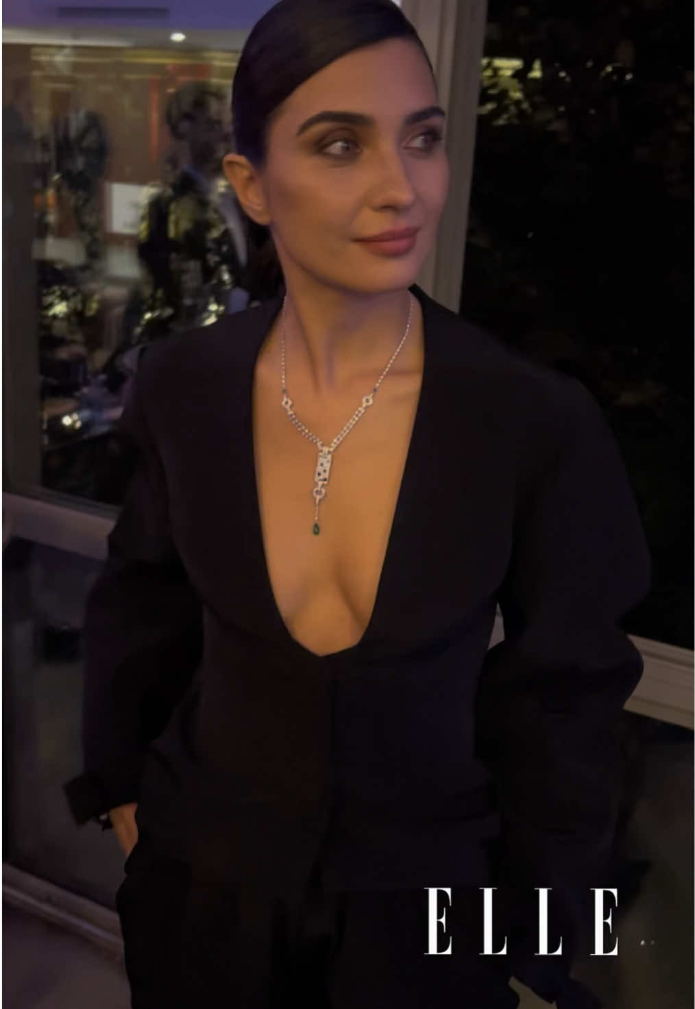 “Dehşet Bey” filminin galasında başrol oyuncusu #TubaBüyüküstün’ten mesaj var! 