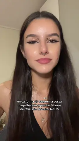 se a vossa cara não está completamente encharcada depois do setting spray, não vai ser suficiente 😝| #settingspray #rave #makeuphack #makeup #longlastingmakeup 