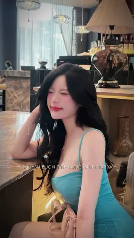 Mặc bộ xanh này cả quán nhìn vào ngại thế😂#thoitrang #outfit 