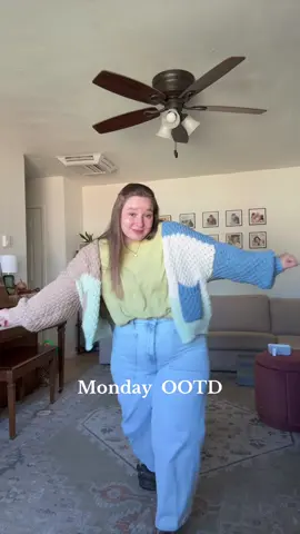 It’s a layers kind of day #momstyle #OOTD #fitspo #momfashion 