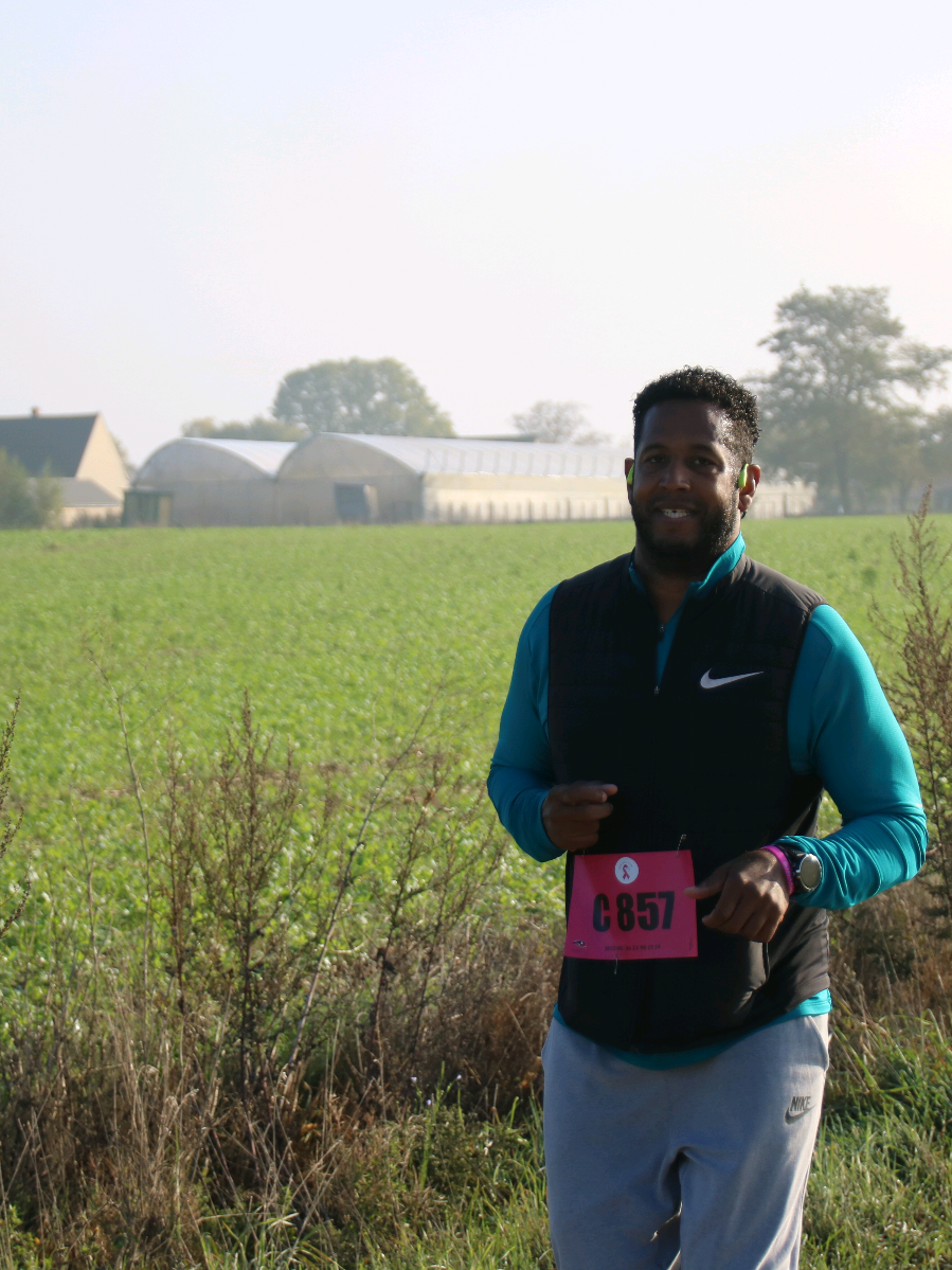 🏋️‍♂️ Pas besoin d’une salle pour forger une machine de guerre. La rue devient mon terrain de jeu, mon arène, mon Hyrox. Pas d’excuses. Juste de la sueur, du mental et une détermination qui claque aussi fort que mes burpees. 🔥 Objectif : être prêt, puissant et endurant. 📍 En plein air. 💣 Pas de confort, que de la vérité. #HyroxTraining #StreetWorkout #NoExcuses #ReacherMode #OnNeSubitPasOnDomine