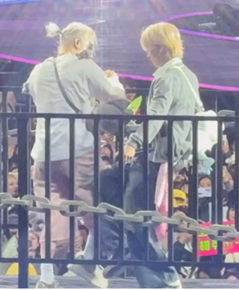 😂😂💗💗’ #minchan #leeknow #bangchan #skzfyp #dominATE 