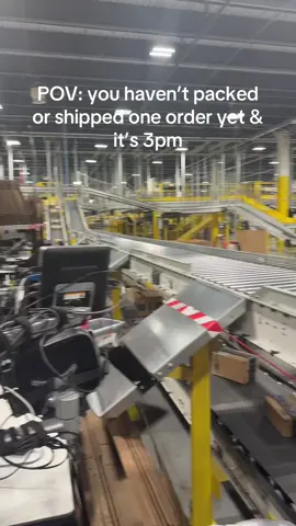 Getting paid to sit on totes 😎 #amazon #widespreadshutdown