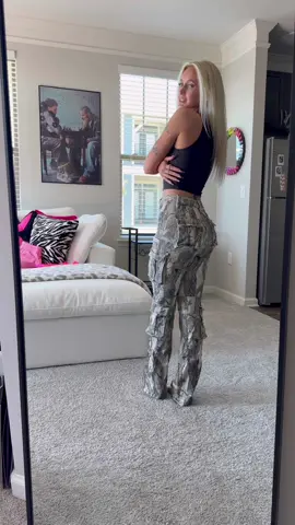 wearing size 0 !!  #camopants #fashionnova #cargopantsoufit #cargopants #camo 
