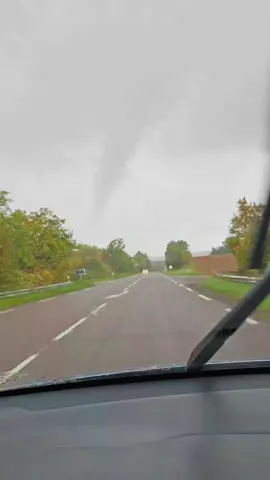 au coeur de la tornade  #viral #tornade #tempete #orage #fyp 