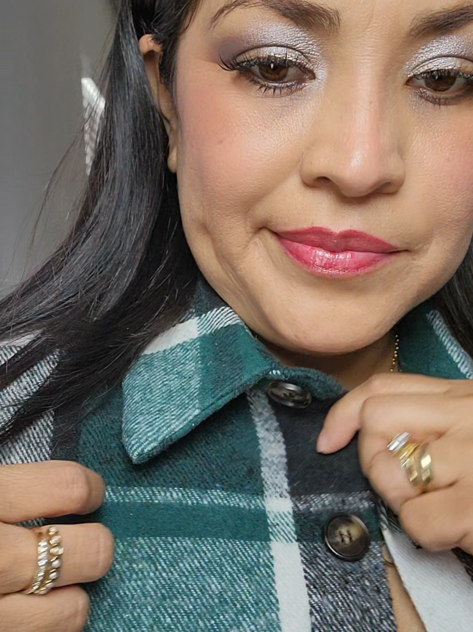 Buscas un chaleco que combine estilo y comodidad para tus días casuales este chaleco para mujer con estampado a cuadros y diseñado clásico con botones frontales es ideal para primavera y otoño con corte entallado y cuello está fabricado con poliéster 100% que permite un fácil lavado a máquina incluye prácticos. Bolsillos para mayor funcionalidad renueva tu armario con esta prenda versátil y llena de estilo ordenal tú yo y mismo.#moda #estilo #chaleco #estilo 