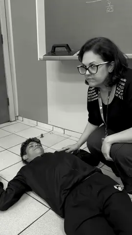 O “ponto” caiu... Mas o que não caiu foi a melhor notícia do ano: as matrículas 2026 do @colegioincomar estão ABERTAS! 💙✨ Corre garantir a sua vaga e vem aprender com a genteee!! #ajapinhadosertanejo #ayumi #foryou #explorar #colegioincomar   