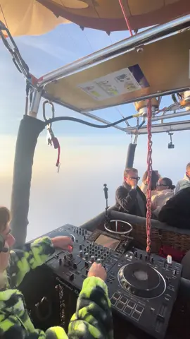 YES. #airballoon #dj #set 