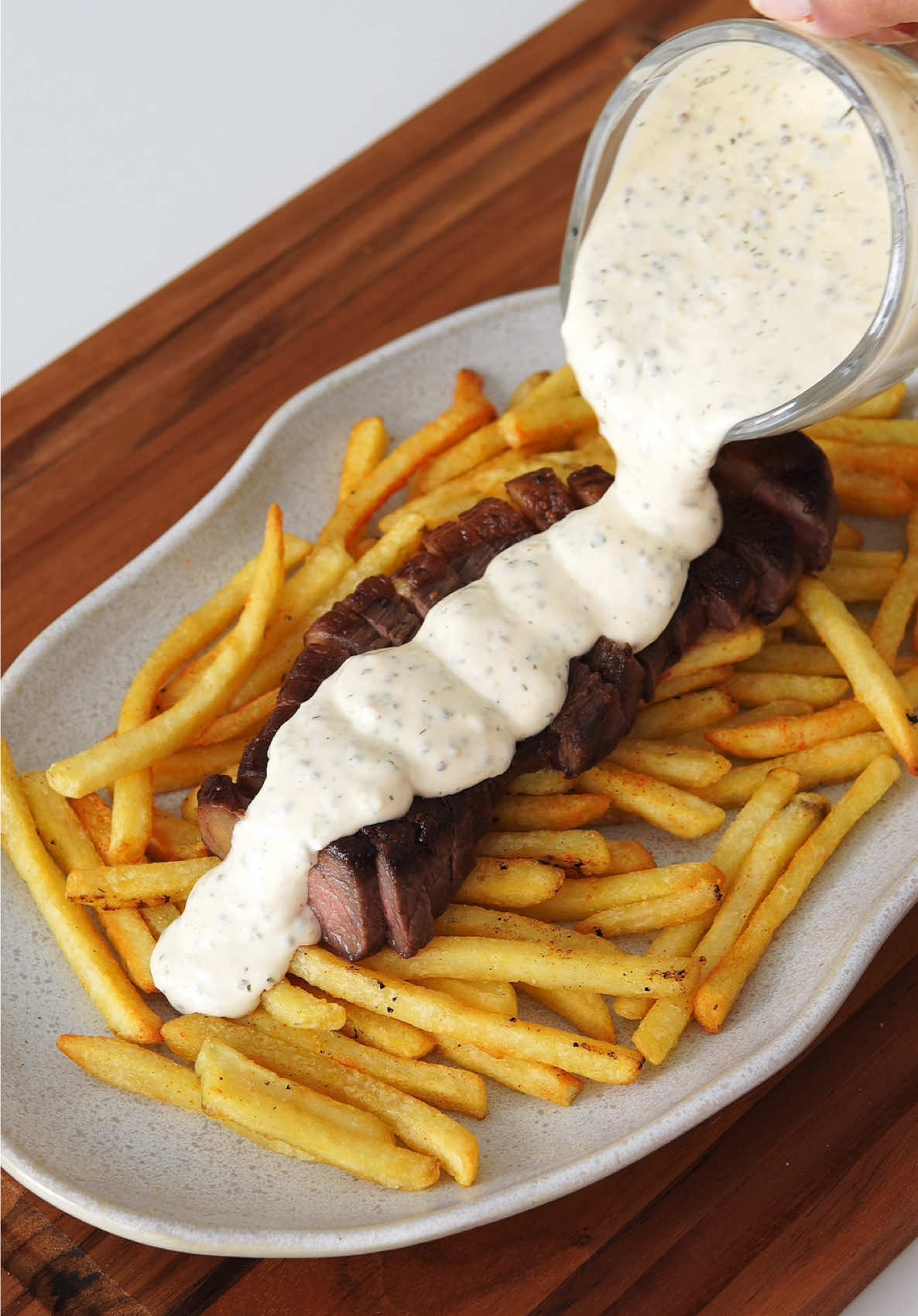 🍟🍽️ | A receita de hoje é uma opção de janta deliciosa: picanha com batatinha frita e um molhinho de mostarda  Ingredientes  Picanha Temperei com sal e pimenta do reino  Azeite 1 colher de manteiga  Batatinha  1 colher de manteiga  Alho a gosto  1 caixinha de creme de leite  1 colher de mostarda l’ancienne Salsinha a gosto  #receitas #receitasbrasileiras #donadecasa #receitafacil #tiktokreceitas  
