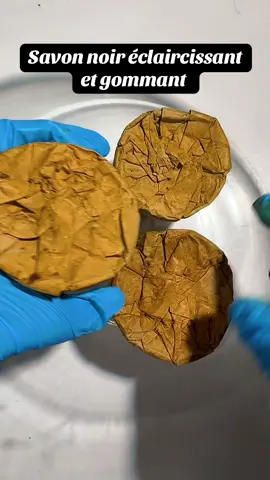 Savon noir éclaircissant et gommant  #viral #viralvideos #viralvideotiktok #cosmetique #realisationdesavonnoireclaircissant 