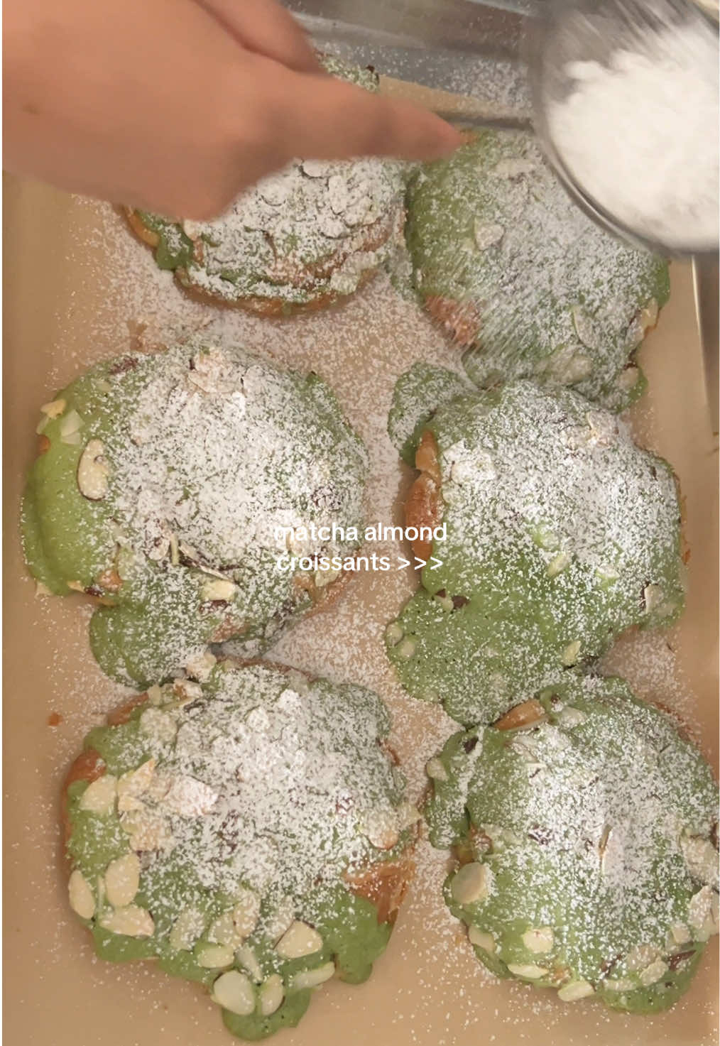 just remove the matcha for regular ones! 🥐🍵 #matcha #croissant  #dessert #oakmade #fyp 