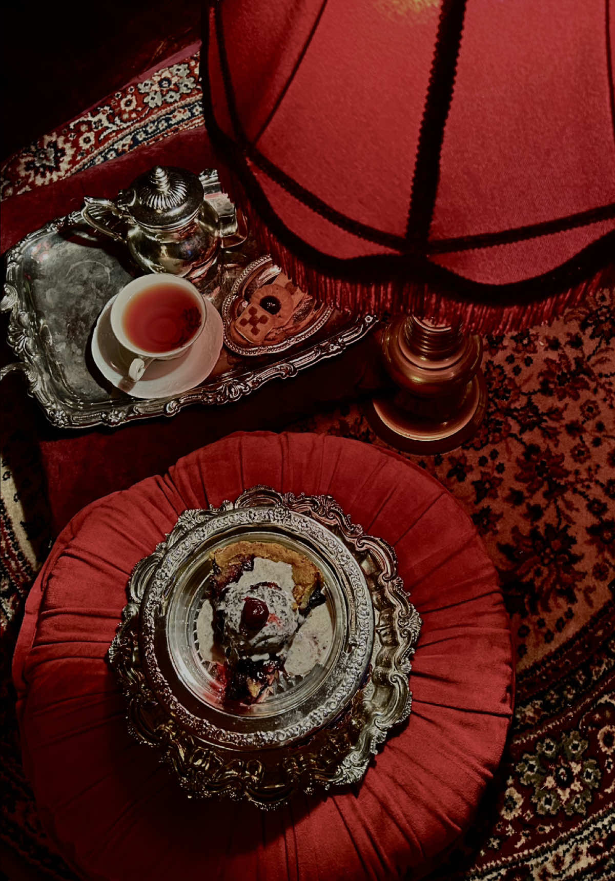 gossiping tastes sweeter with a side of dessert #victorianhome #antique #gossip #dessertideas 
