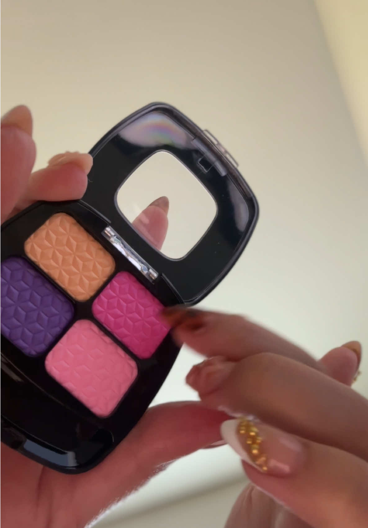 ASMR doing your makeup #asmrperls #asmr #asmrmakeup #asmrlofi #asmrtiktok 