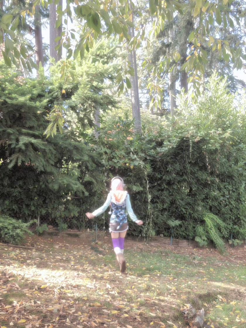 hehe my new backyard!!!! still not fully moved in but getting there 😭🩷 #sonicocosplay #supersonicocosplay #starfire #fyp #meow 