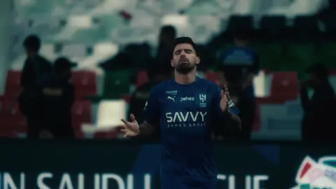 «في المستقبل سأمنح أطفالي حرية الاختيار  ‏بين التشبيح لـ روبن نيفيز أو مغادرة المنزل» #neves4ever #ruben #neves #الرولز #hilalleon 